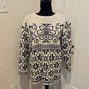 Vintage Early 90s Black and White Patterned Sweater! Beautiful!